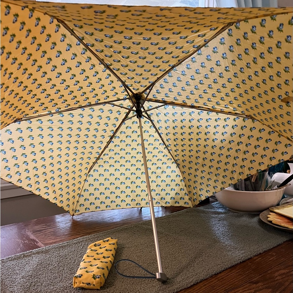 🌼 Vintage Vera Bradley “Katherine” Umbrella/Sunbrella Bright Yellow 🌻